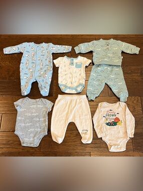 GIRLS 0-3 Months - Lot of 7 - Blue, White & Gray Baby One-Piece Bodysuit & Pant